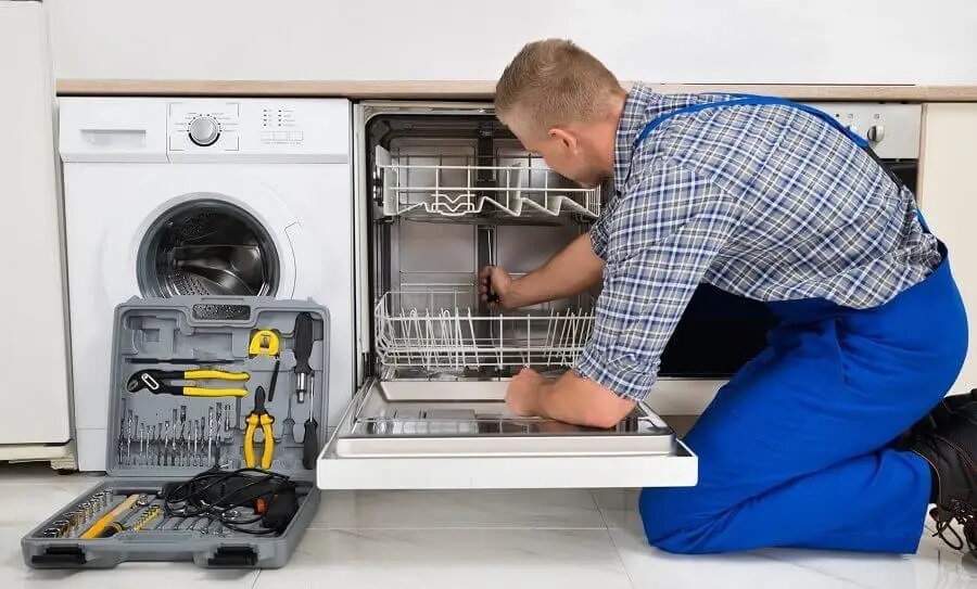 Nallıhan Maytag servisi teknisyen ekibi beyaz eşya tamiri yaparken